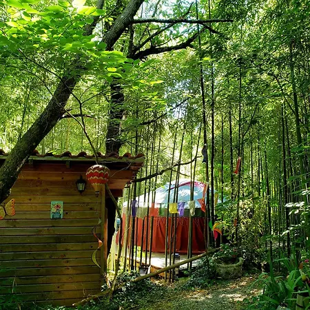 La Yourte Aux Bambous En Cevennes Campismo de Luxo Saint-André-de-Majencoules